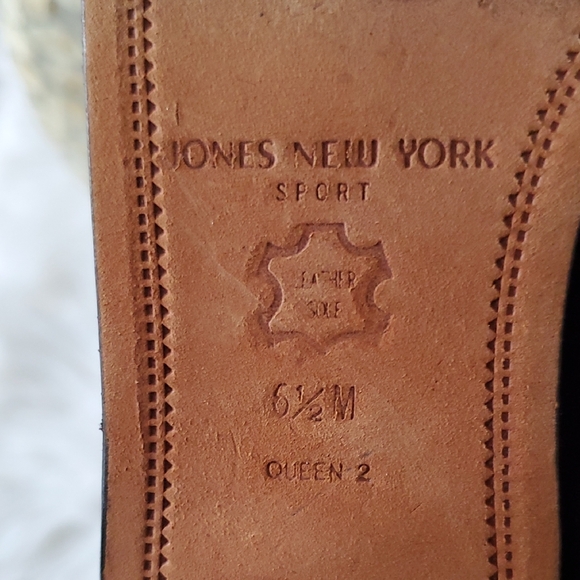 Jones New York Black Vintage  Suede Slip On Loafers with Embroidered  Design 6.5 - Picture 8 of 15